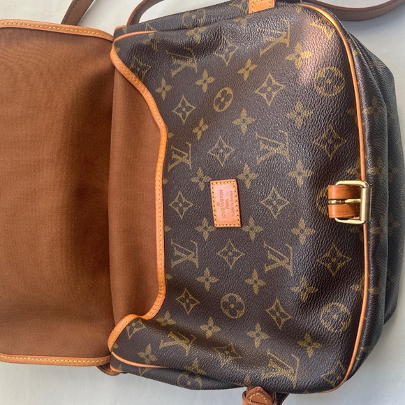 Louis Vuitton Crossbody - Picture 4 of 8